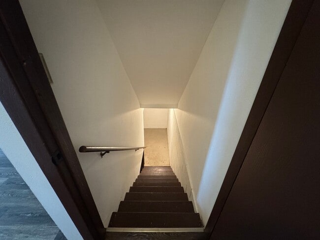 Building Photo - Your new Townhouse Awaits! 3 Bed / 1.5 Bat...