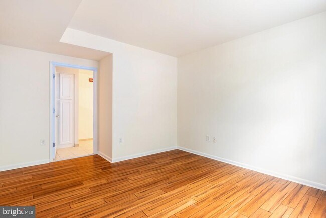 Building Photo - 355 I St SW