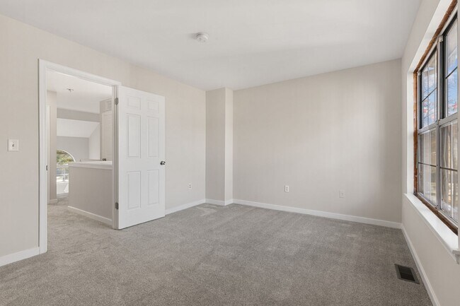 Building Photo - Coming Soon! End unit townhome in Annapolis!