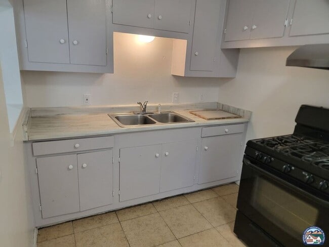 Building Photo - 162 W Alamo St