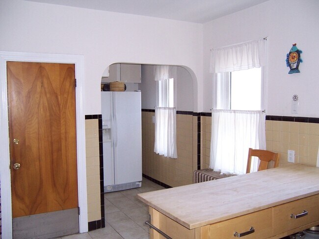 Building Photo - 474 Main St