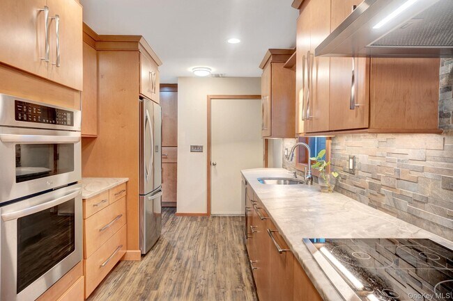 Building Photo - 8 Pearl St