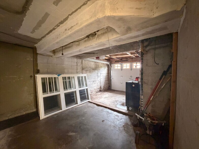 Building Photo - 5000 Cedar Ave S