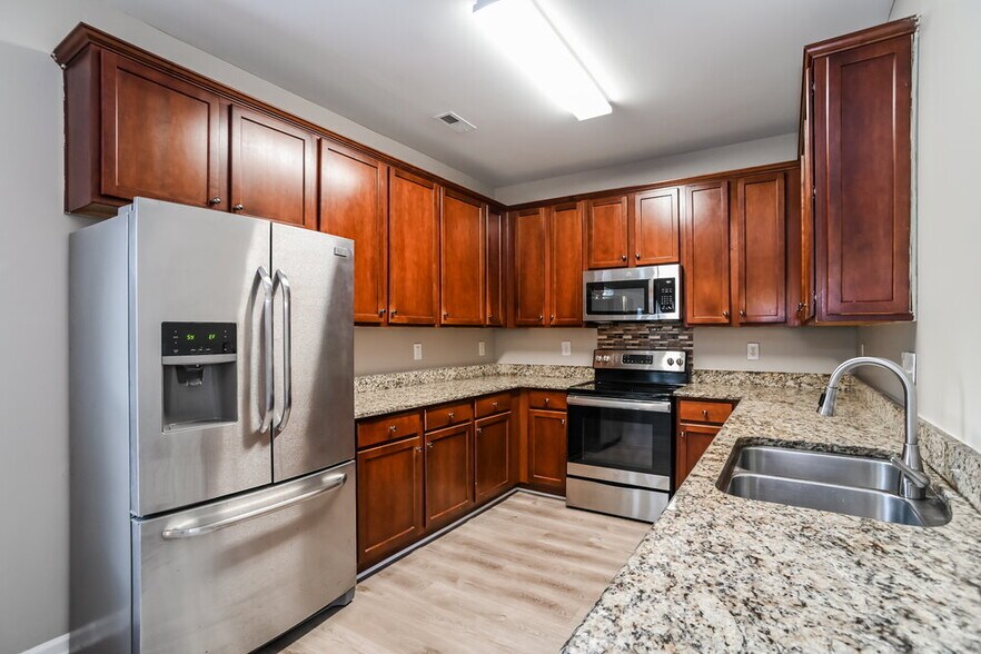 Building Photo - 7517 Mary Jo Helms Dr