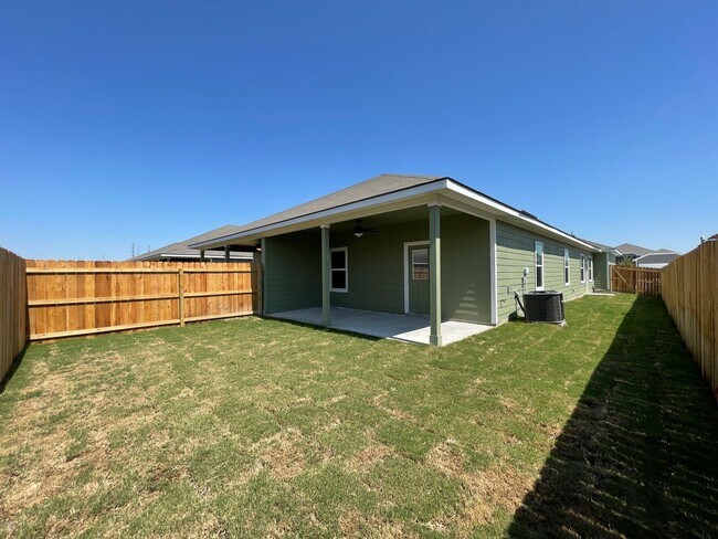Building Photo - TOWNHOME FOR RENT