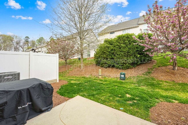 Building Photo - 2452 Royal York Ave