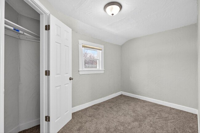 Building Photo - 3356 W 44th St