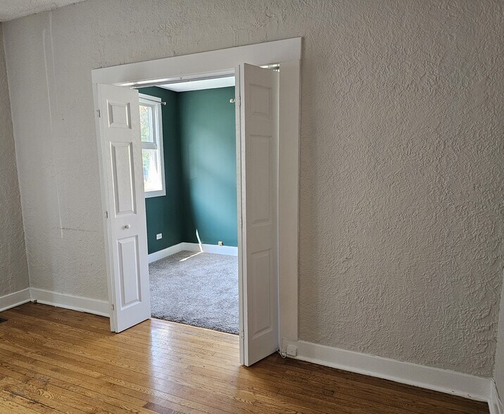 Front Office Space - 117 N West St