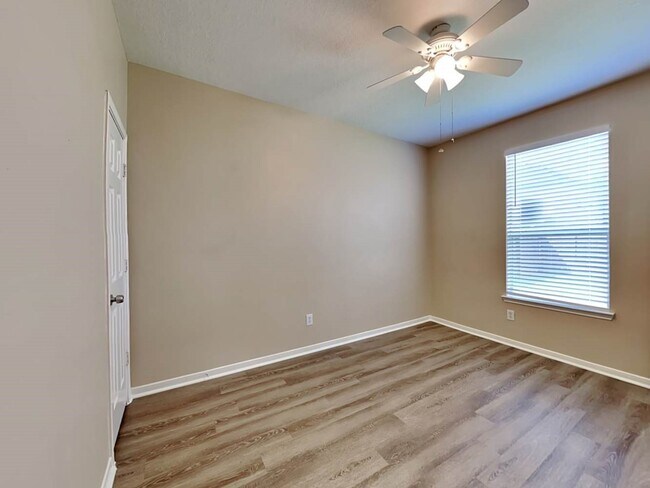 Building Photo - 12143 Landsdown Ridge Way