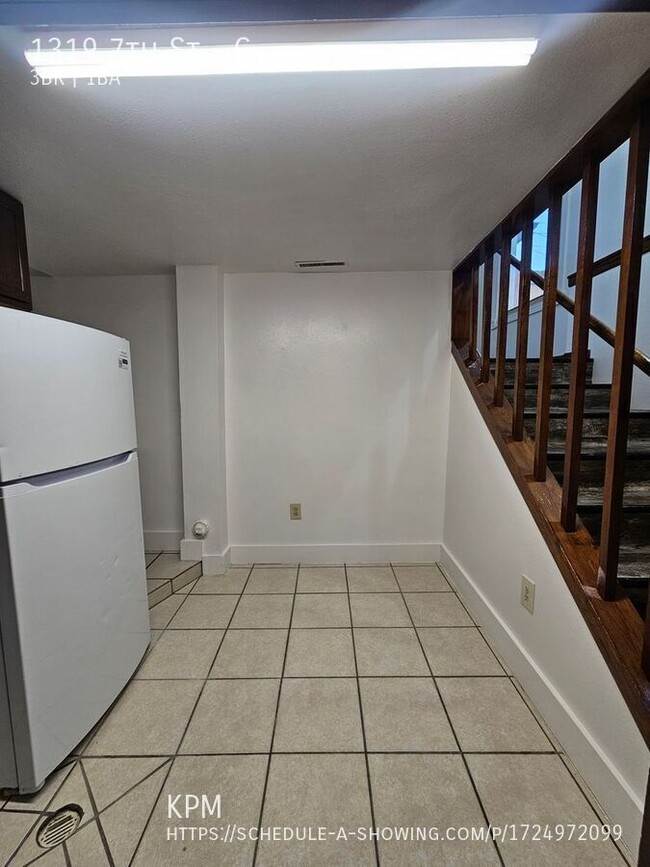 Building Photo - 3 BED | 1 BATH | APARTMENT | CENTRALLY LOC...