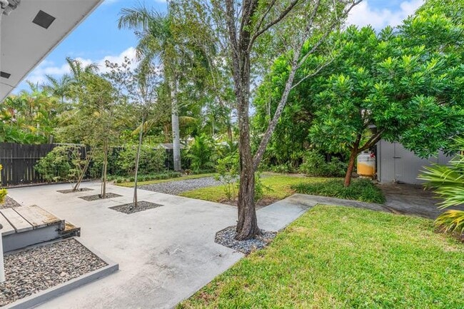 Building Photo - 1409 NE 2nd Ave