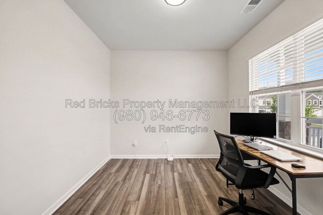 Building Photo - 16110 Winfield Hall Dr