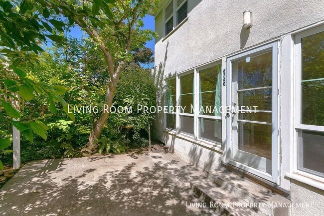 Building Photo - Charming 2 Bedroom Condo in Binford Condom...