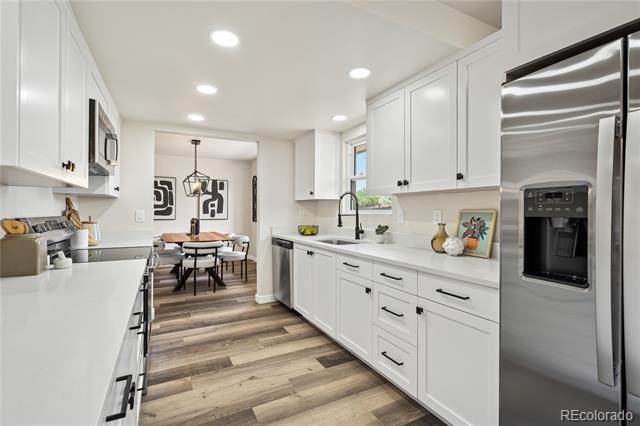 Building Photo - 5599 W Maplewood Pl