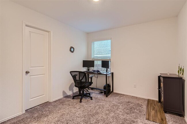 Building Photo - 1206 Chad Dr