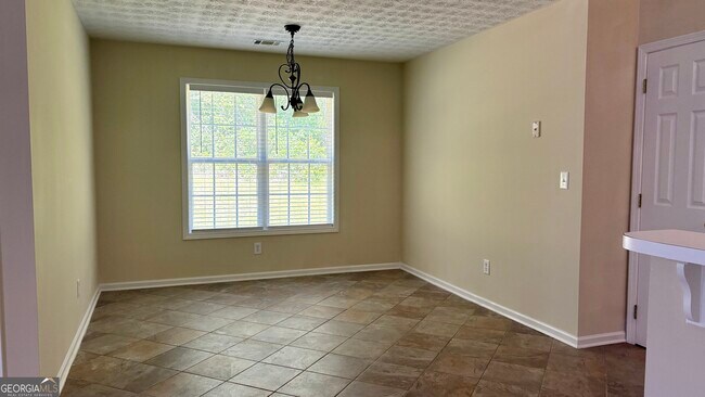 Building Photo - 2336 Pettit Dr