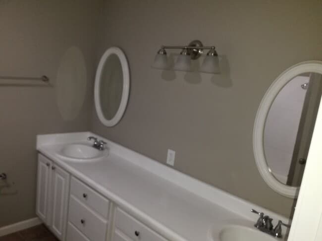 Building Photo - Coming Soon! South KC SF