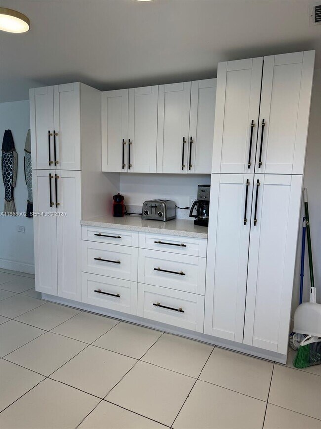 Building Photo - 1301 Grouper Dr