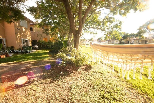 Building Photo - 1112 NE 41st Ave