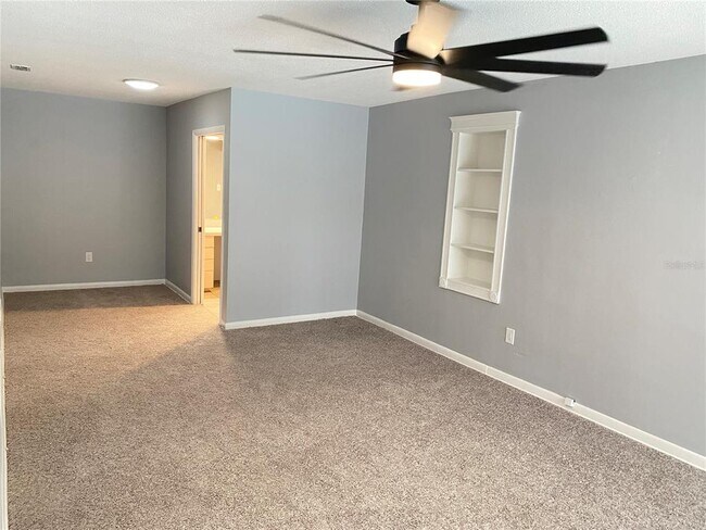 Building Photo - 701 Bluff View Dr