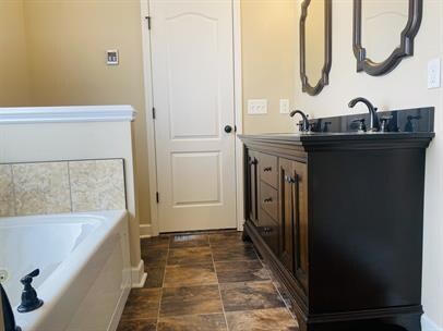 Building Photo - 4869 W Paces Trl