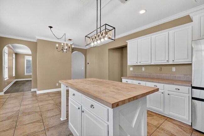 Building Photo - Charming and spacious home for rent in Leesburg!