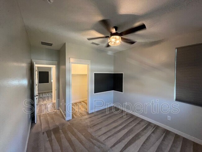 Building Photo - 391 N 157th Ln