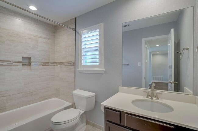 Building Photo - 226 Claris Ln