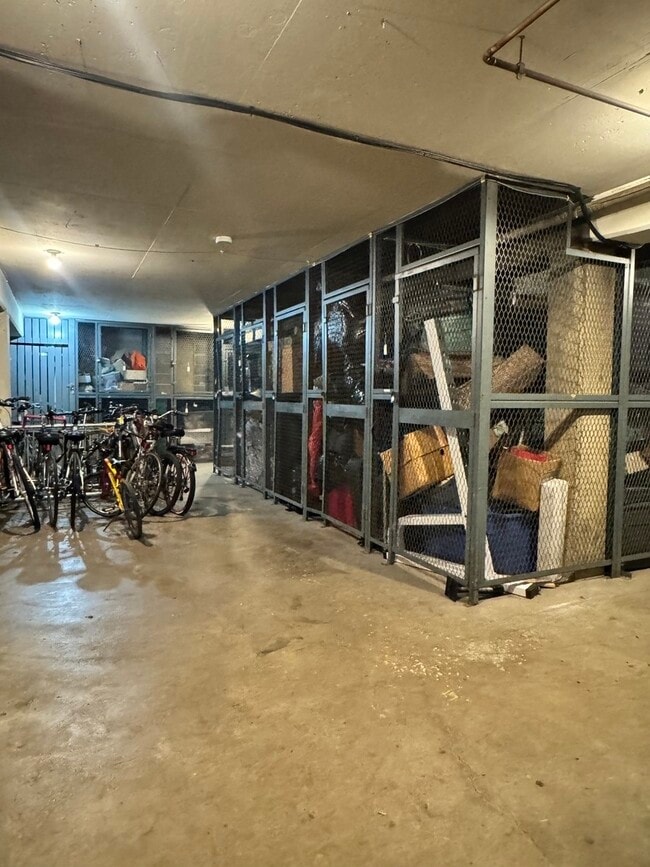 Building Photo - 201 S Maple Ave