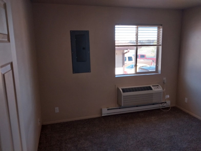 Building Photo - 207 4th St SW