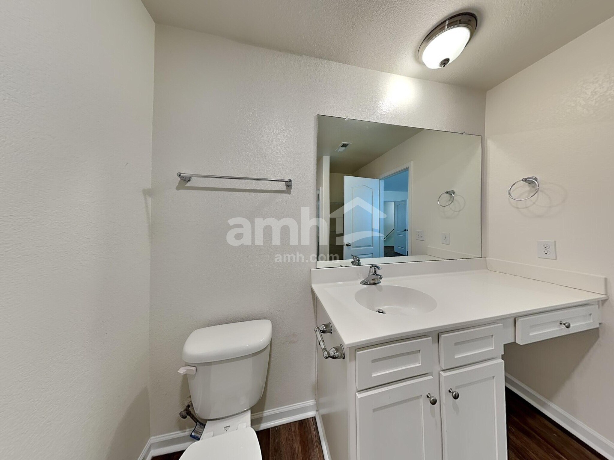 Building Photo - 2061 Southlea Dr