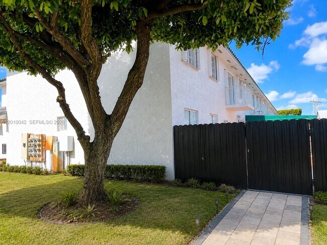 Building Photo - 7532 NW 176th St