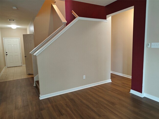 Building Photo - 7915 Moss Springs Ct