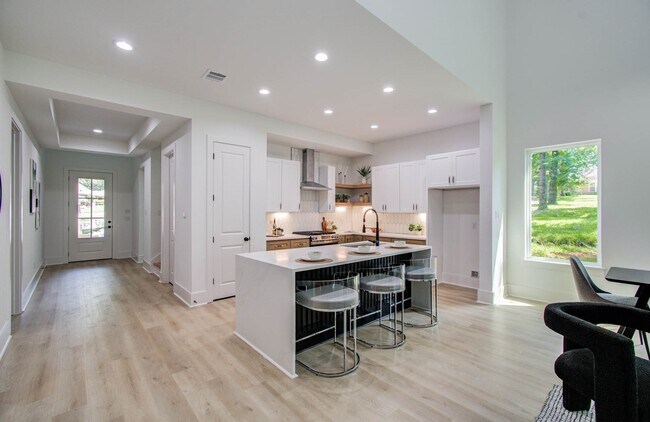 Building Photo - 1802 Rollingwood Dr