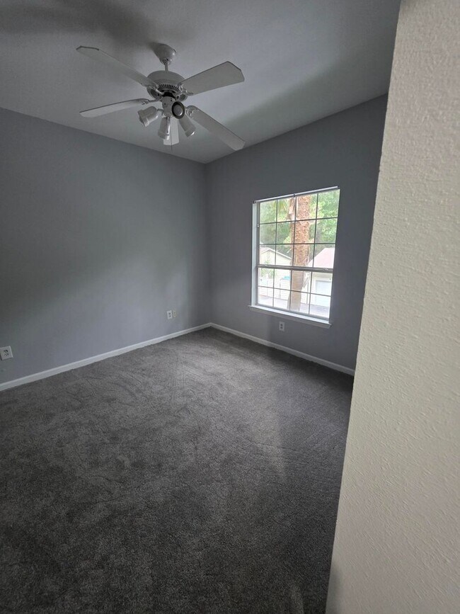 Building Photo - LEGENDS 3 Bedroom