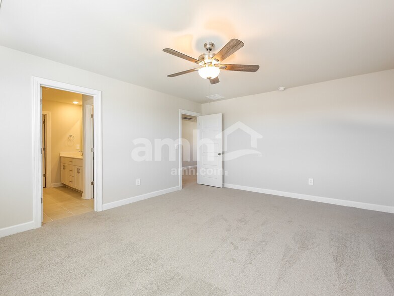 Building Photo - 782 Treeline Rd