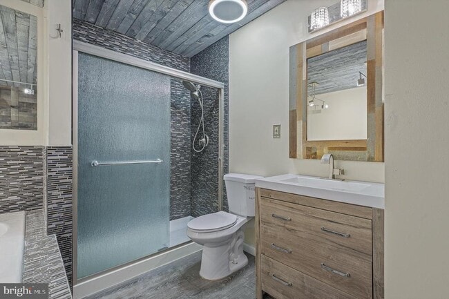 Building Photo - 312 N Hammonds Ferry Rd