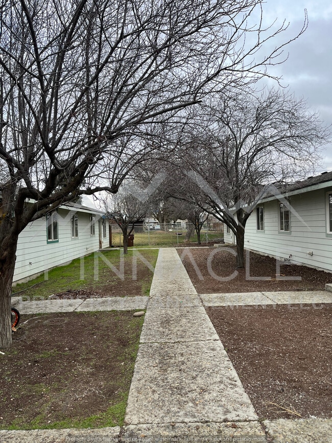 Building Photo - Castlevale Apartments