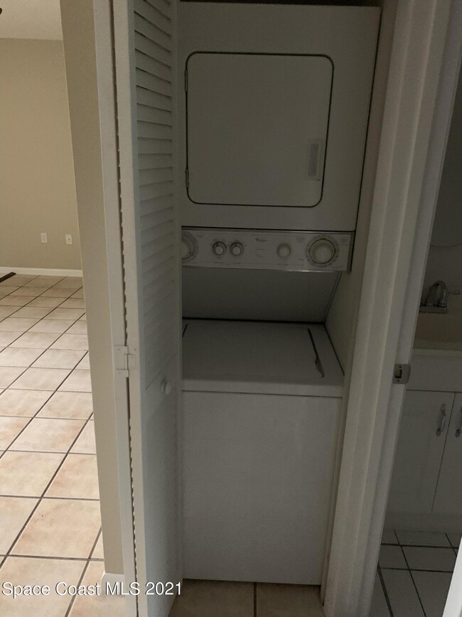 Building Photo - 4135 Cedar Creek Cir