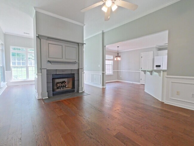 Building Photo - 304 Farmington Dr