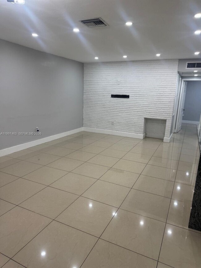 Building Photo - 7541 Miramar Pkwy