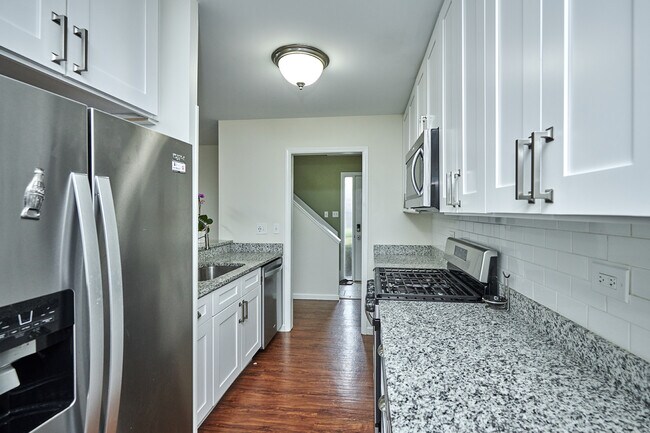 Building Photo - 1066 Florimond Dr