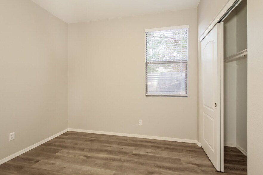 Building Photo - 8713 N 58th Ln