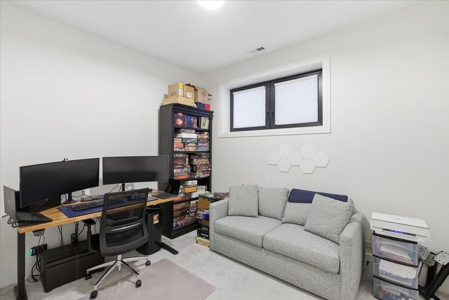 Building Photo - 3219 N Seminary Ave