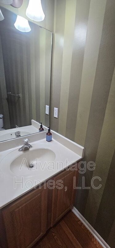 Building Photo - 809 Midjay Dr