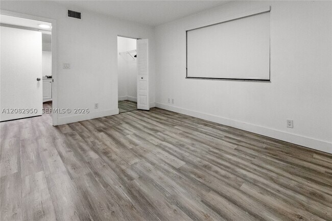 Building Photo - 8100 Geneva Ct