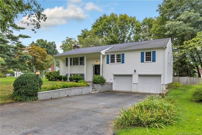 Primary Photo - 4 Cranbury Woods Rd