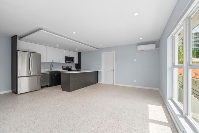 Building Photo - 3220 NE 7th Pl