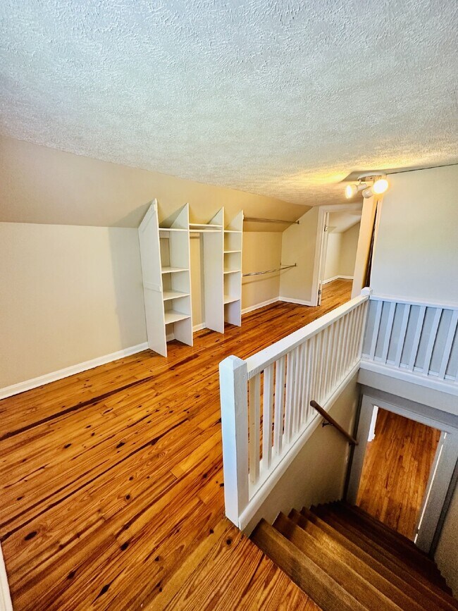 Building Photo - Wonderful 3BR/2.5BA in Hendersonville!