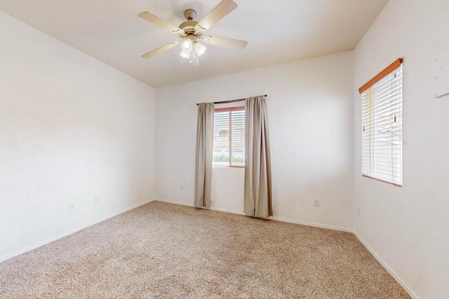 Building Photo - 6800 Vista Del Norte Dr NE